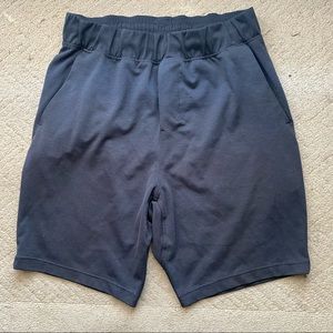 LULULEMON men’s black Connector 9” athletic shorts M